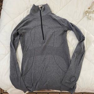 Lululemon lightweight gray quarter zip